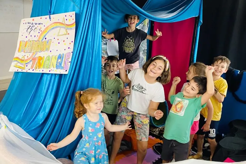 Performing English Theater School
