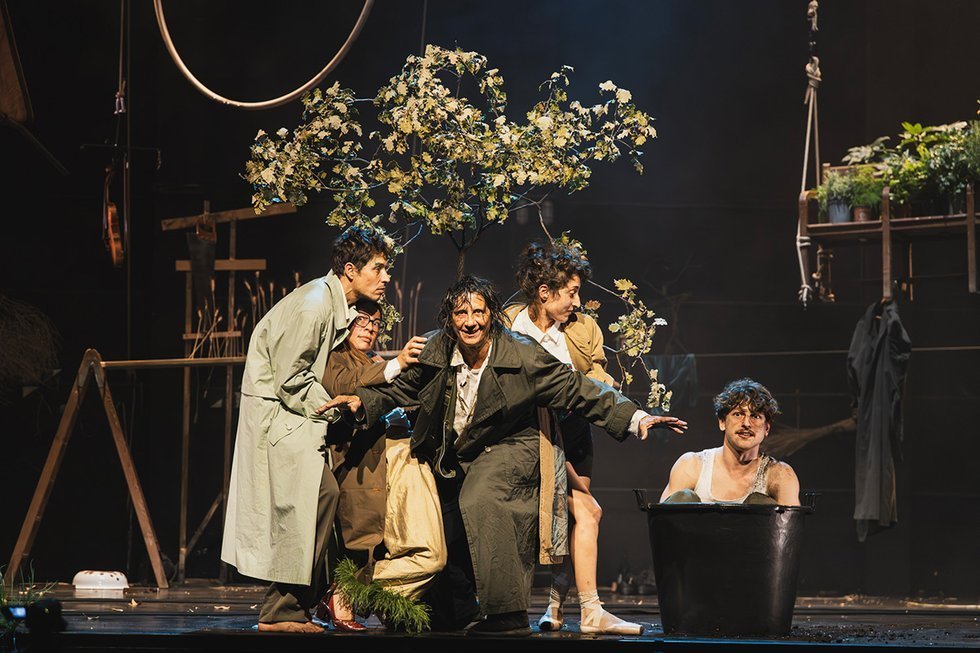Barcelona's Real Circus Masters Take Flight