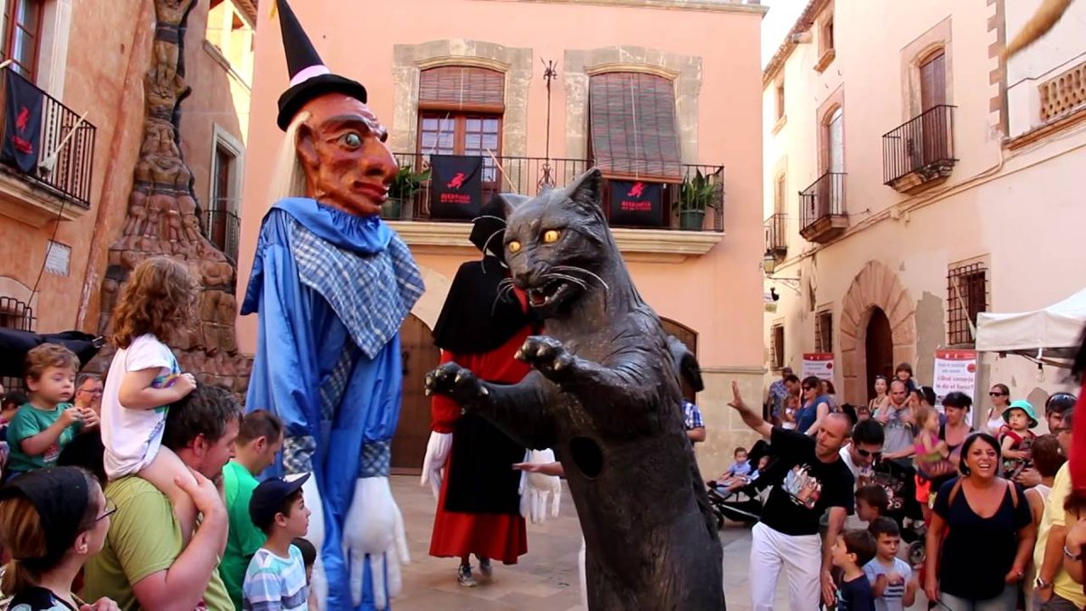 Witches' Market and Fire Shows in Altafulla's Old Quarter photo 3