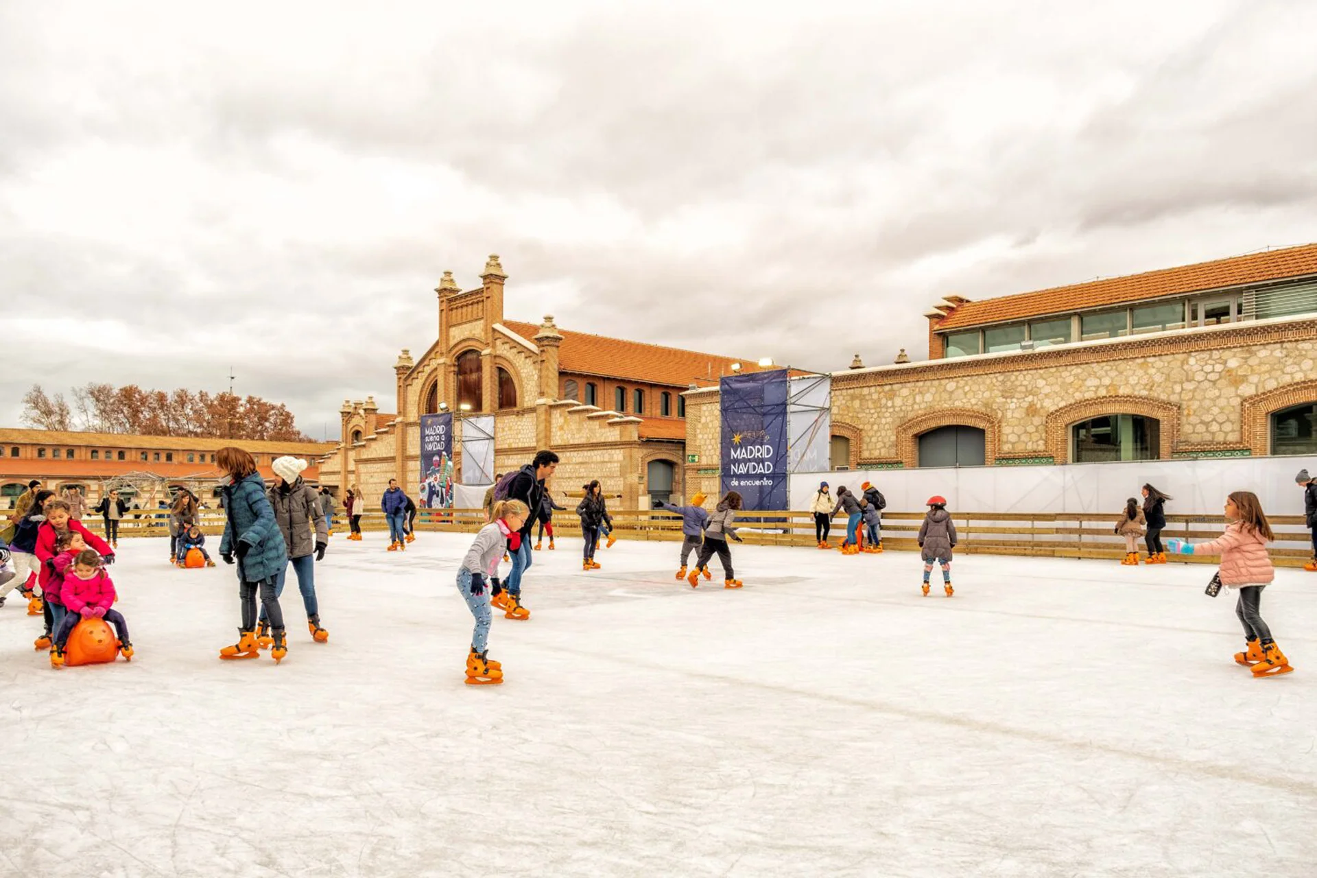 Matadero Ice Rink: Christmas Skating in Plaza de Matadero photo 5