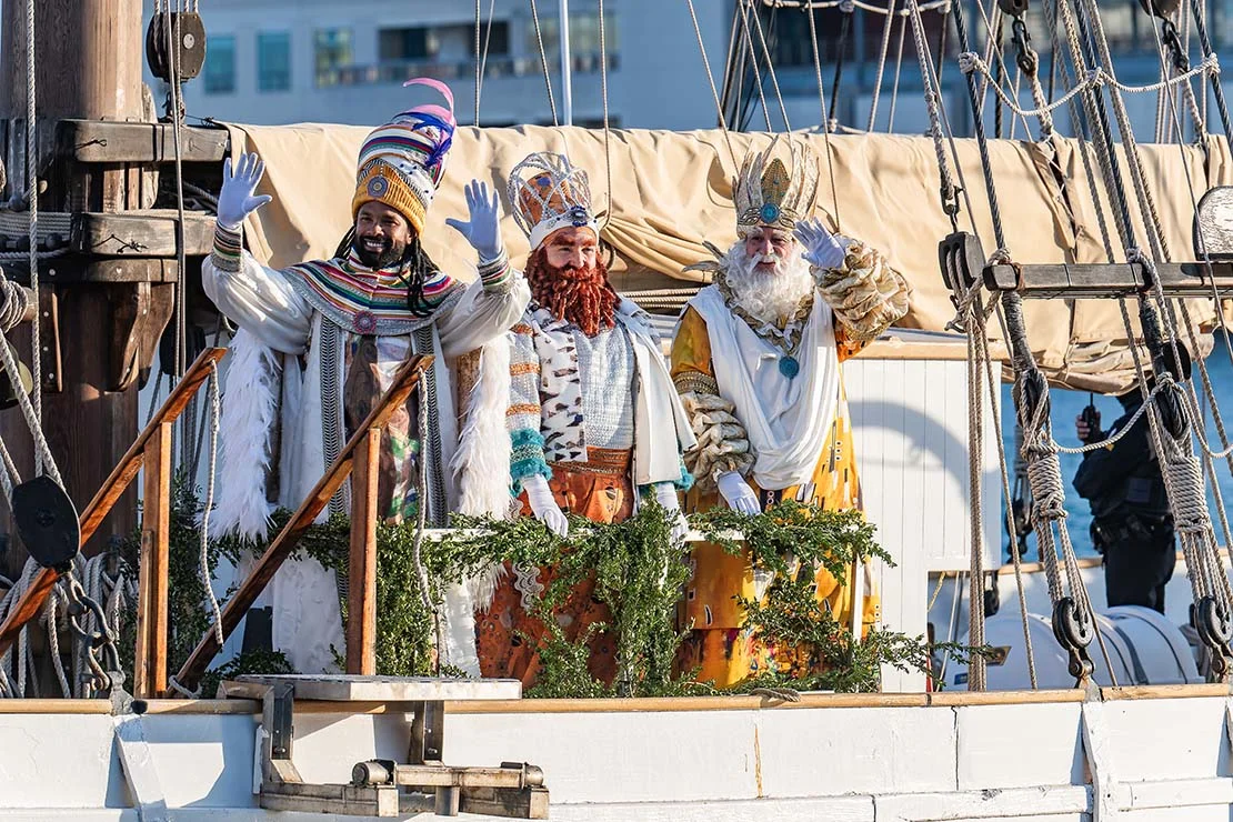 Three Kings Parade: Floats, Candy, and Royal Pages photo 2