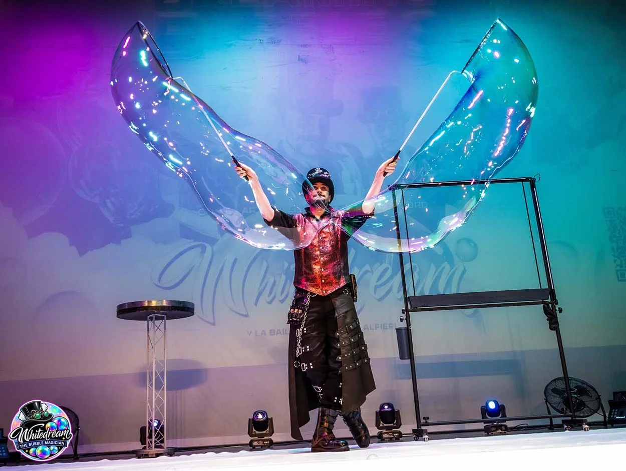 Dreaming Bubbles: Soap Bubble Show at Teatro Fígaro photo 4