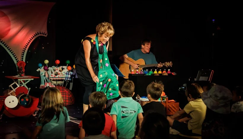 Coser y cantar: Live Song and Sewn Props photo 4