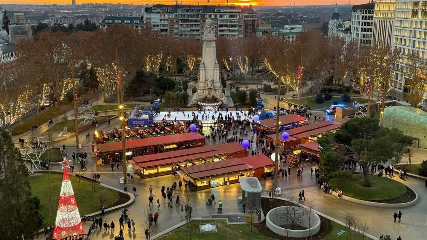 La Navideña at Plaza de España: Ice Rink and Christmas Market photo 3