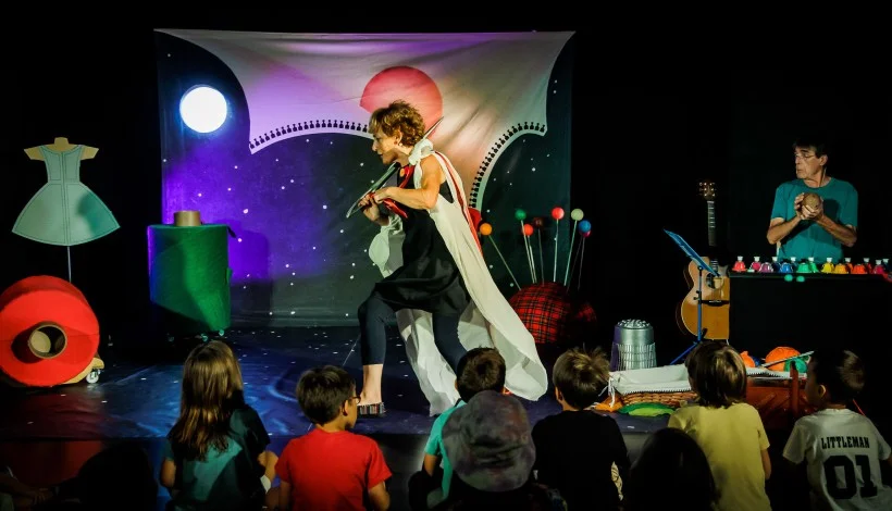 Coser y cantar: Live Song and Sewn Props photo 3