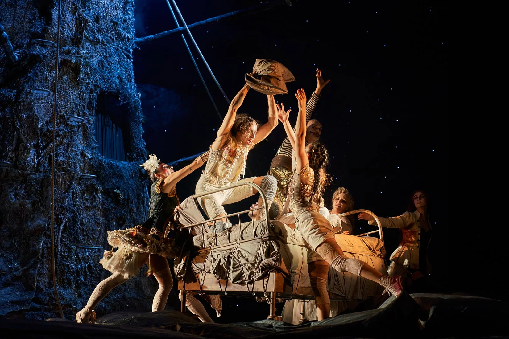 Opera Sung From a Trapeze at the Liceu photo 3