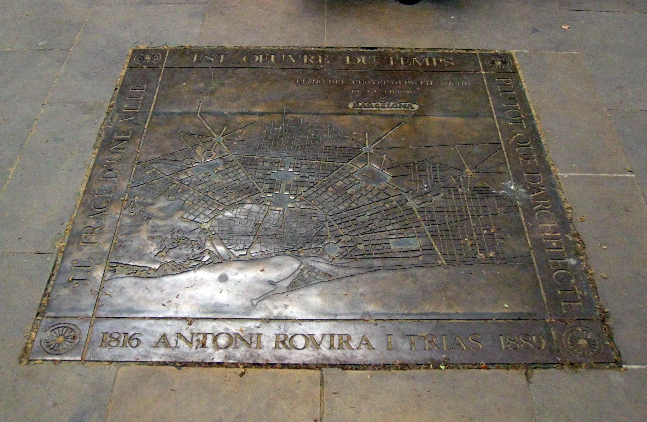 Plaça de Rovira i Trias photo 5