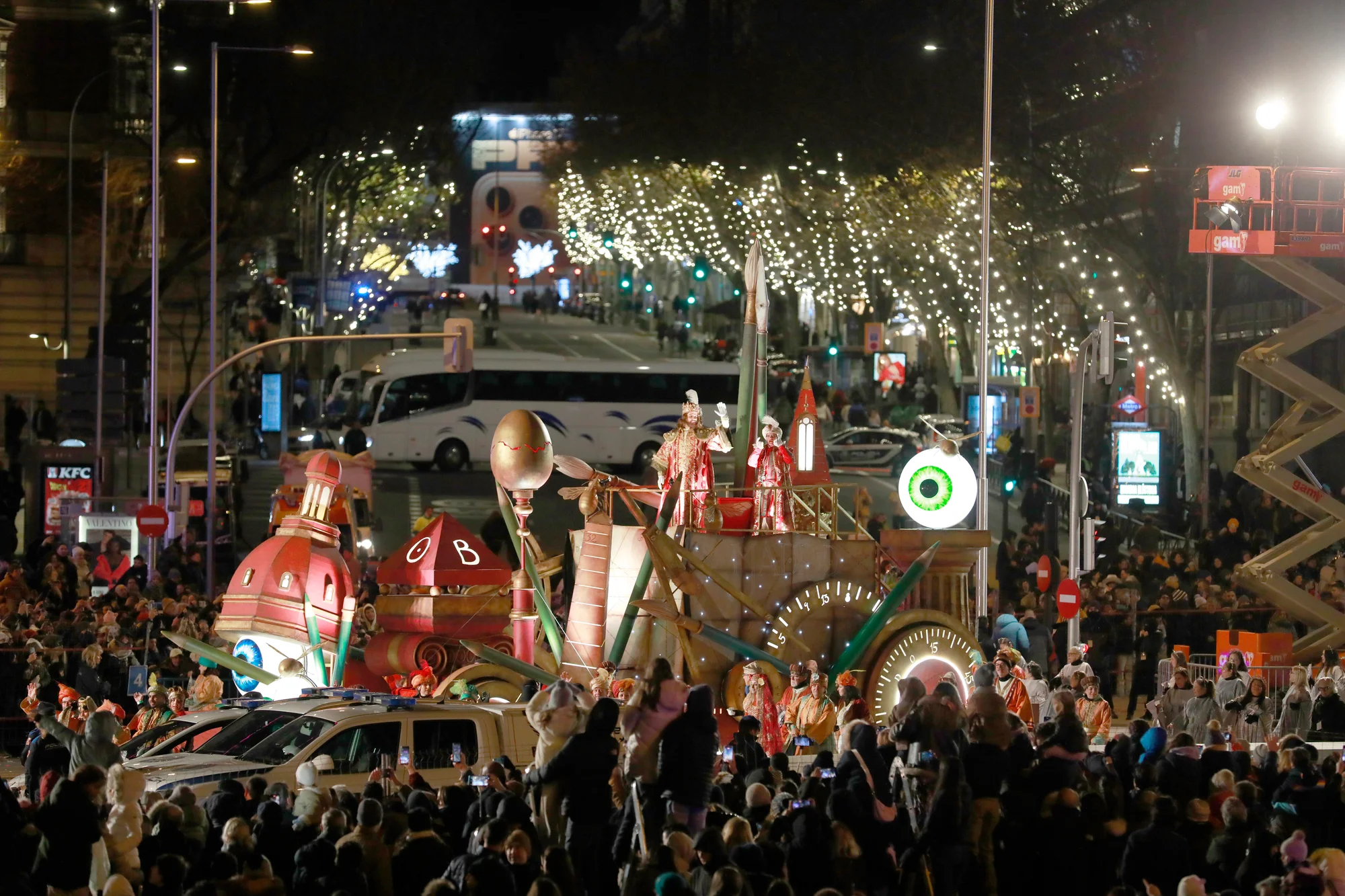 Cabalgata de Reyes: The Three Kings Parade on the Castellana photo 5
