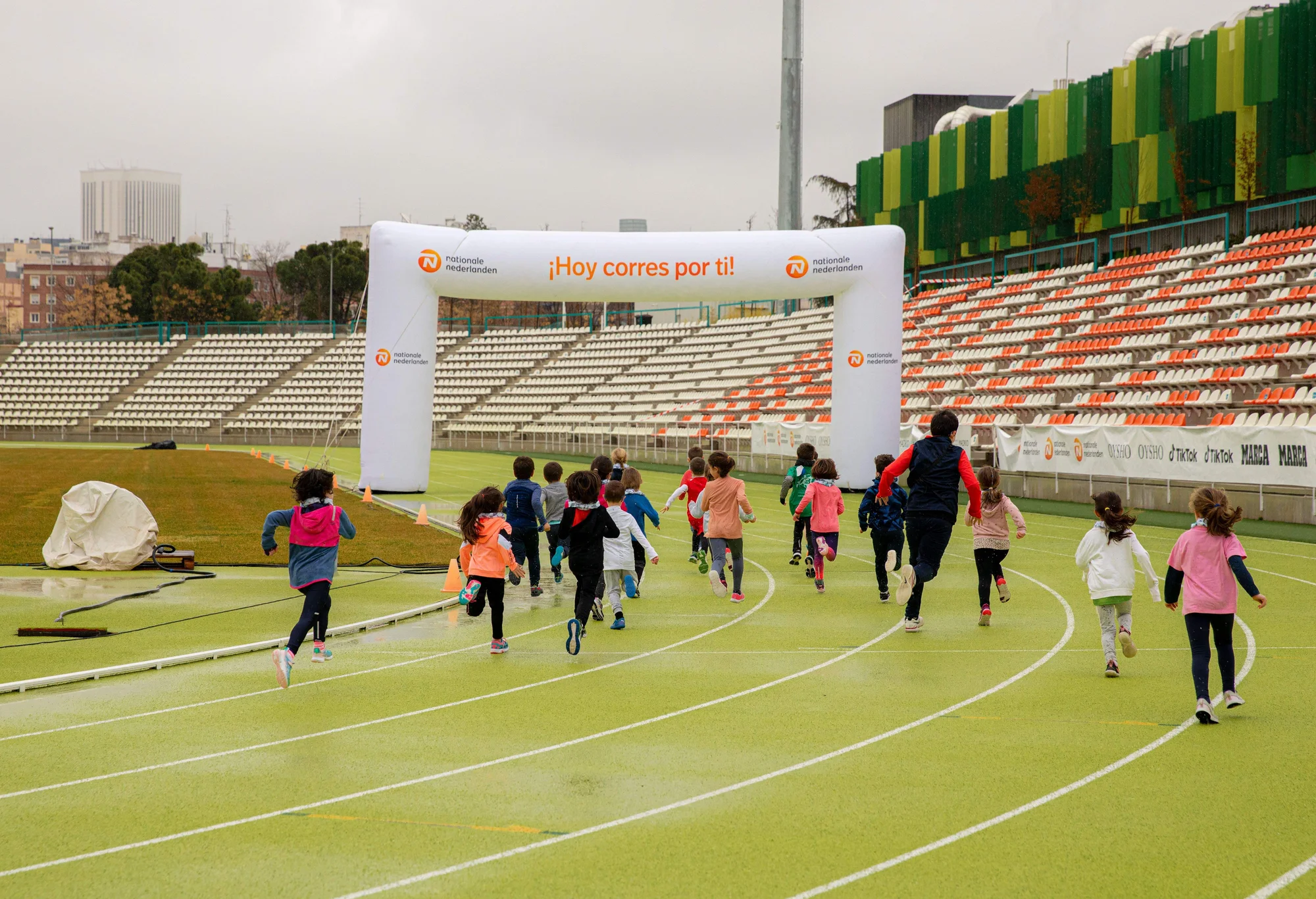 San Silvestre Vallecana Mini: Kids' Race at Vallehermoso Stadium photo 4