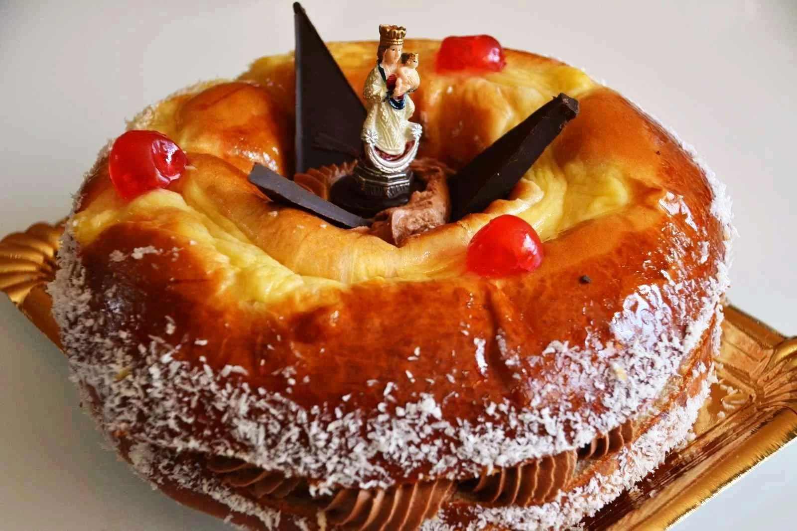 Almudena Festival: Patron Saint Procession and Pastry Crowns photo 4