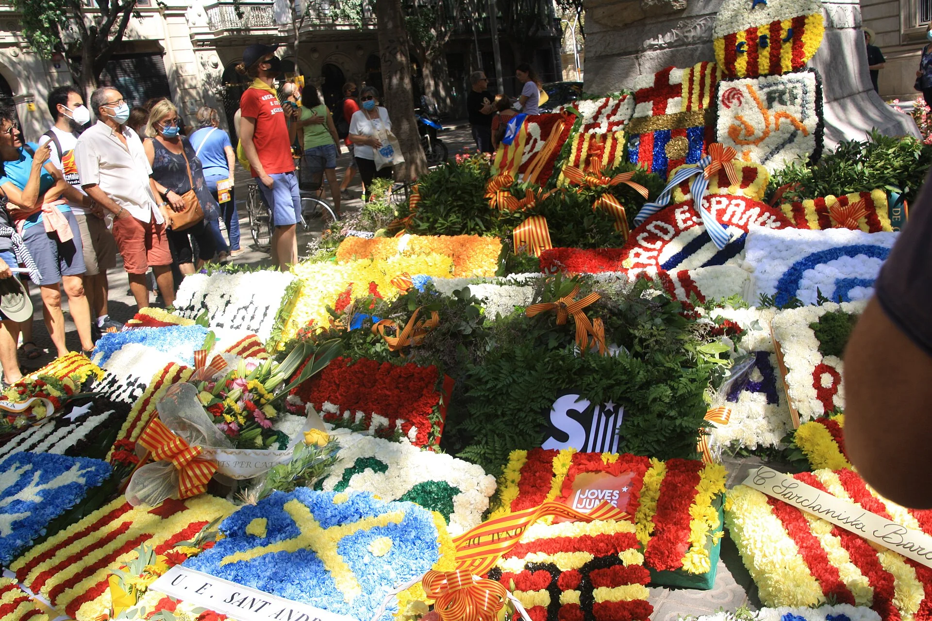 Catalonia's Day: Eight Palaces and Museums Open Free photo 2