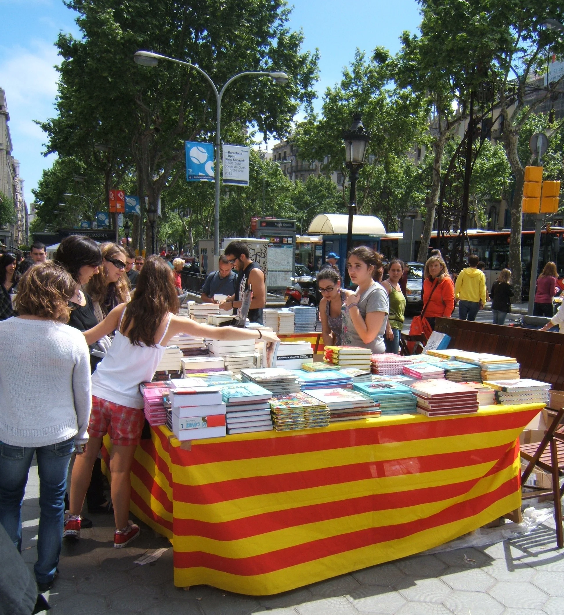 Sant Jordi: Meet Children's Book Authors on Las Ramblas photo 4
