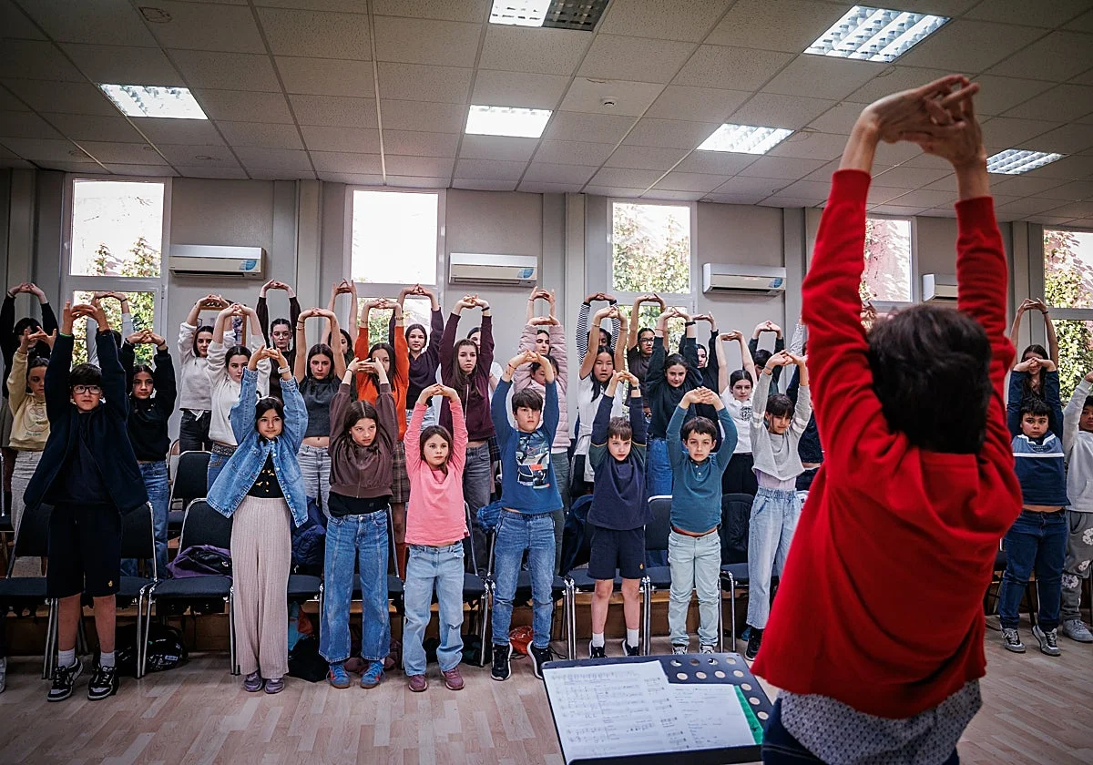 Pequeños Cantores de la ORCAM Kids Choir photo 3