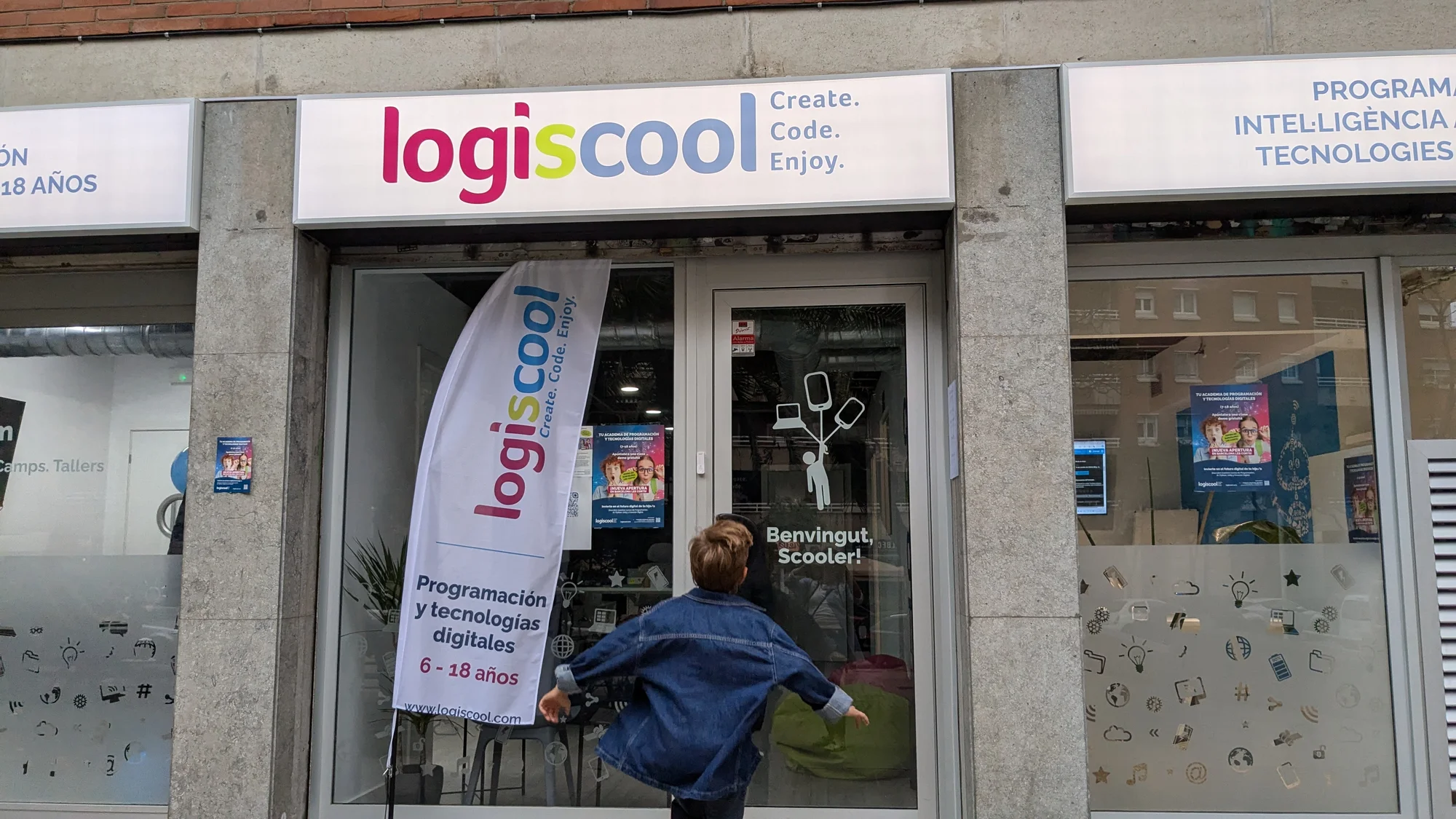 Logiscool Barcelona Les Corts photo 5