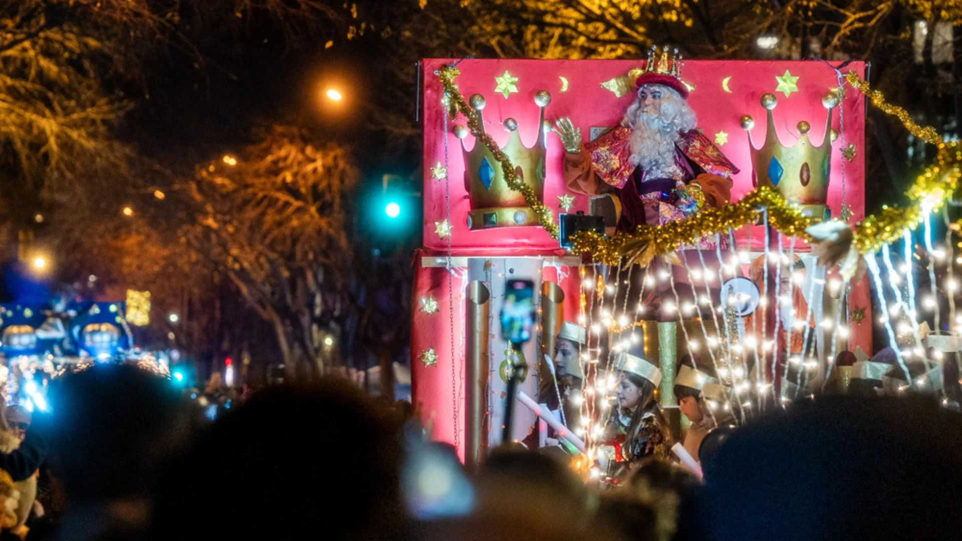 Neighborhood Three Kings Parades in Barcelona photo 1