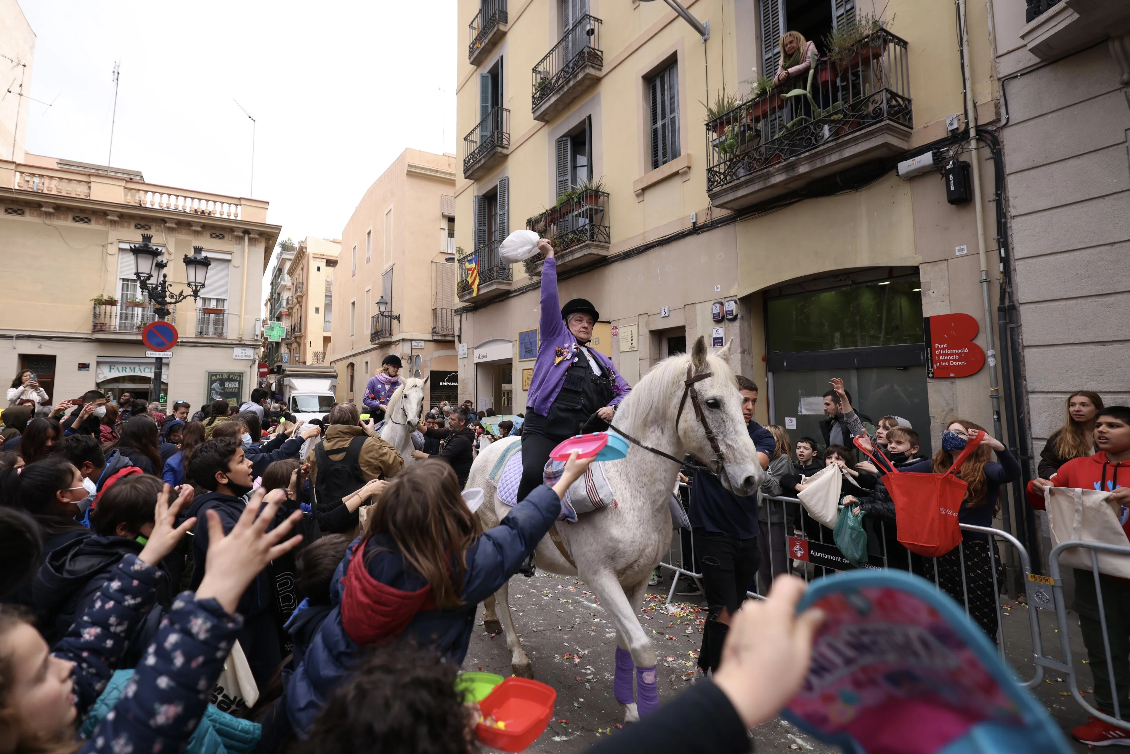 Sant Medir: Kilos of Sweets from Decorated Horses and Floats photo 2