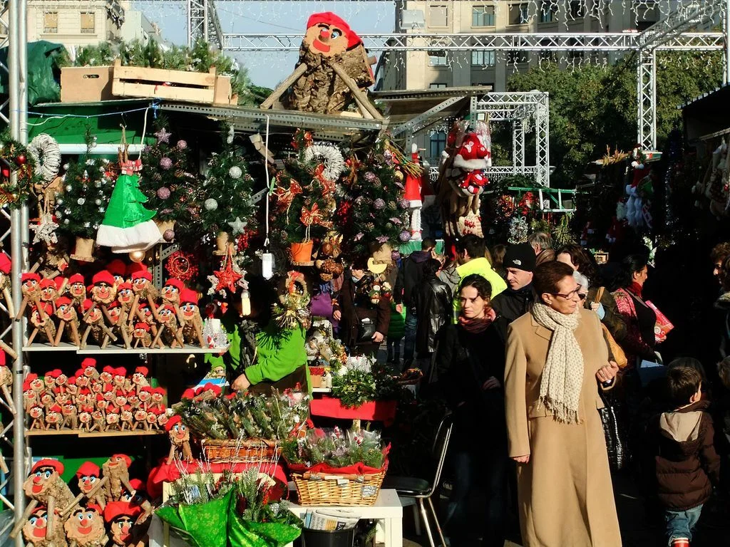 300 Stalls of Nativity Figures and Christmas Crafts photo 4