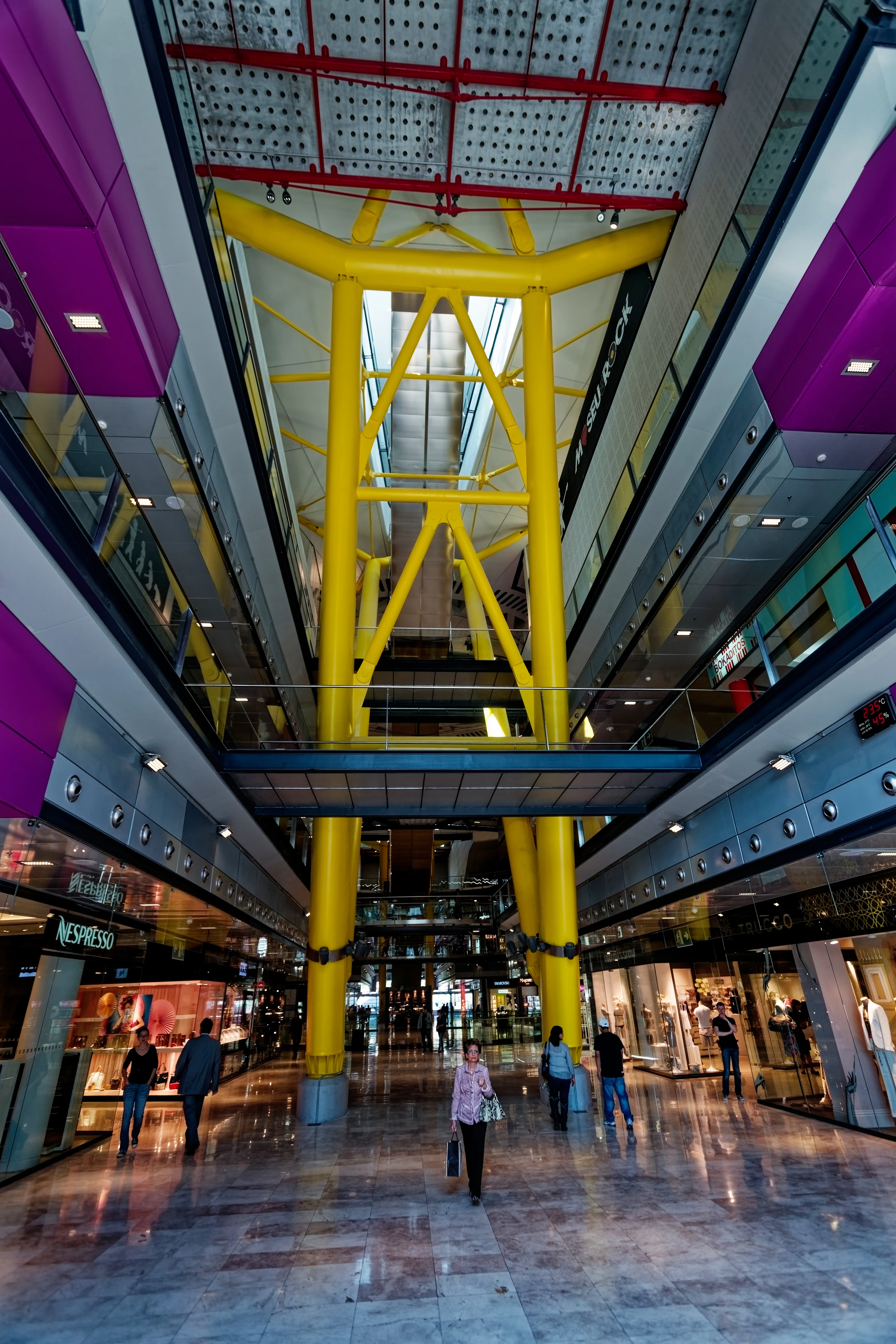 Las Arenas Mall photo 1