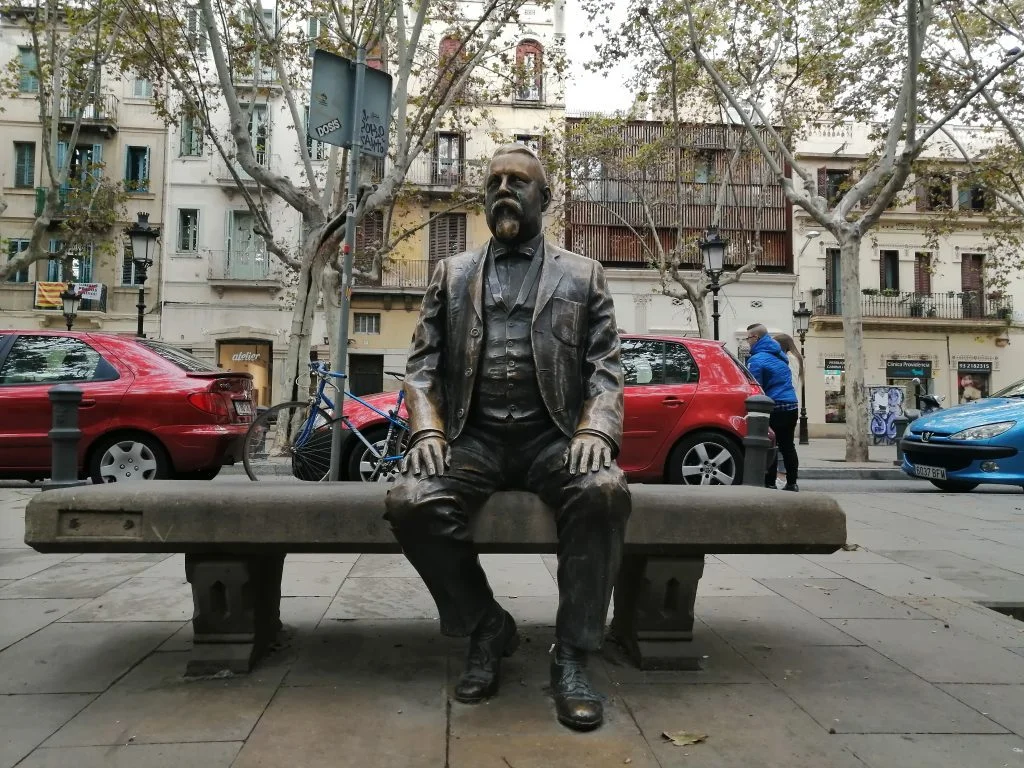Plaça de Rovira i Trias photo 2