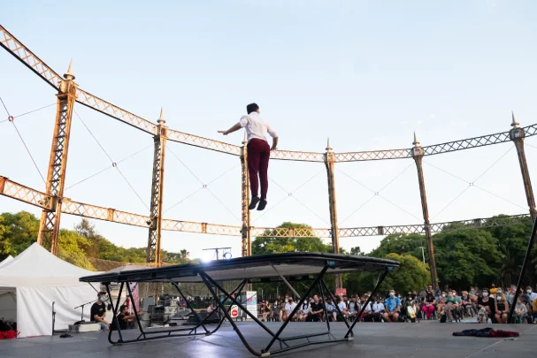 Free Street Circus with Juggling and Acrobatics photo 4