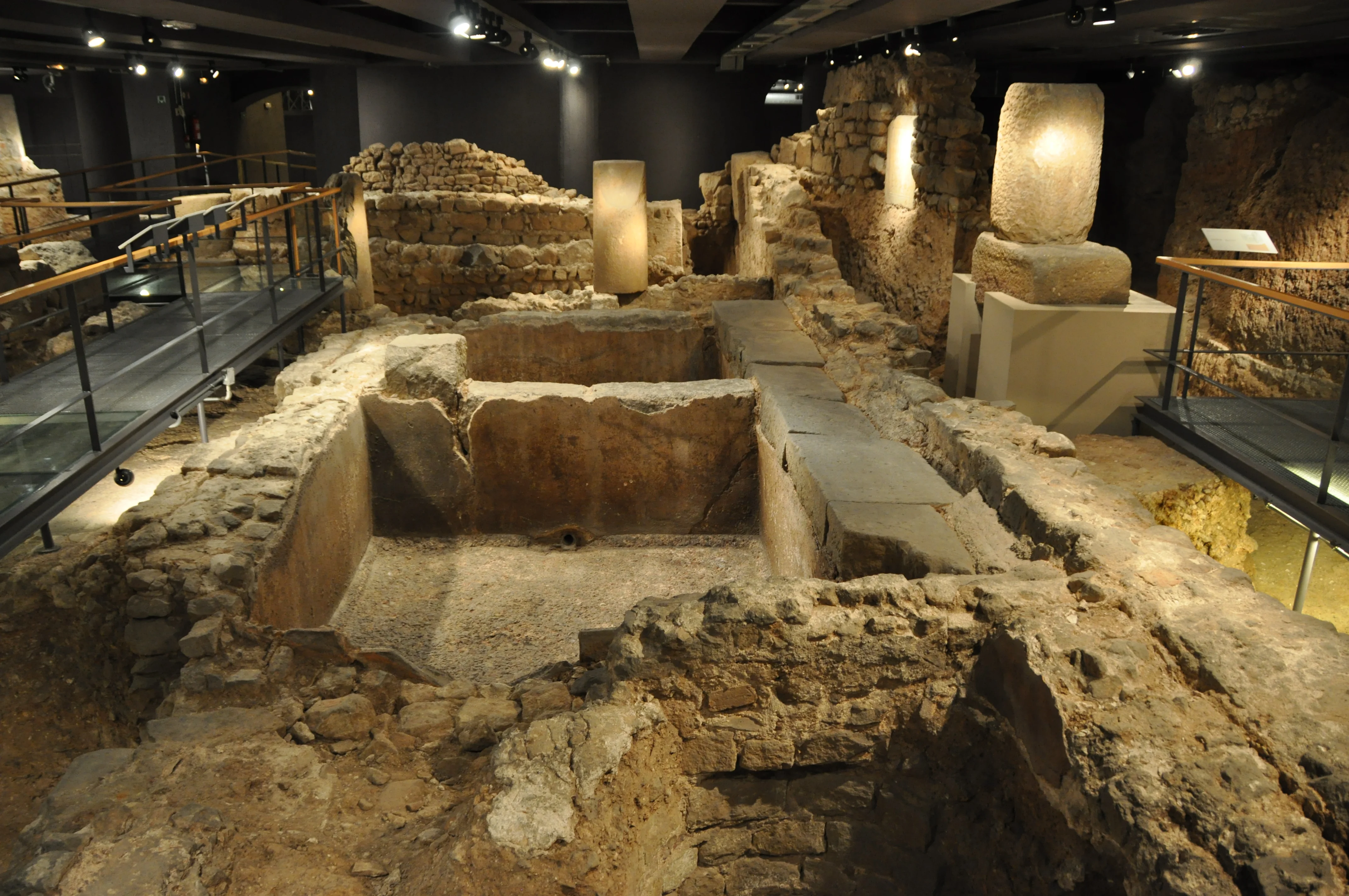 MUHBA Roman Barcelona (Plaça del Rei) photo 2