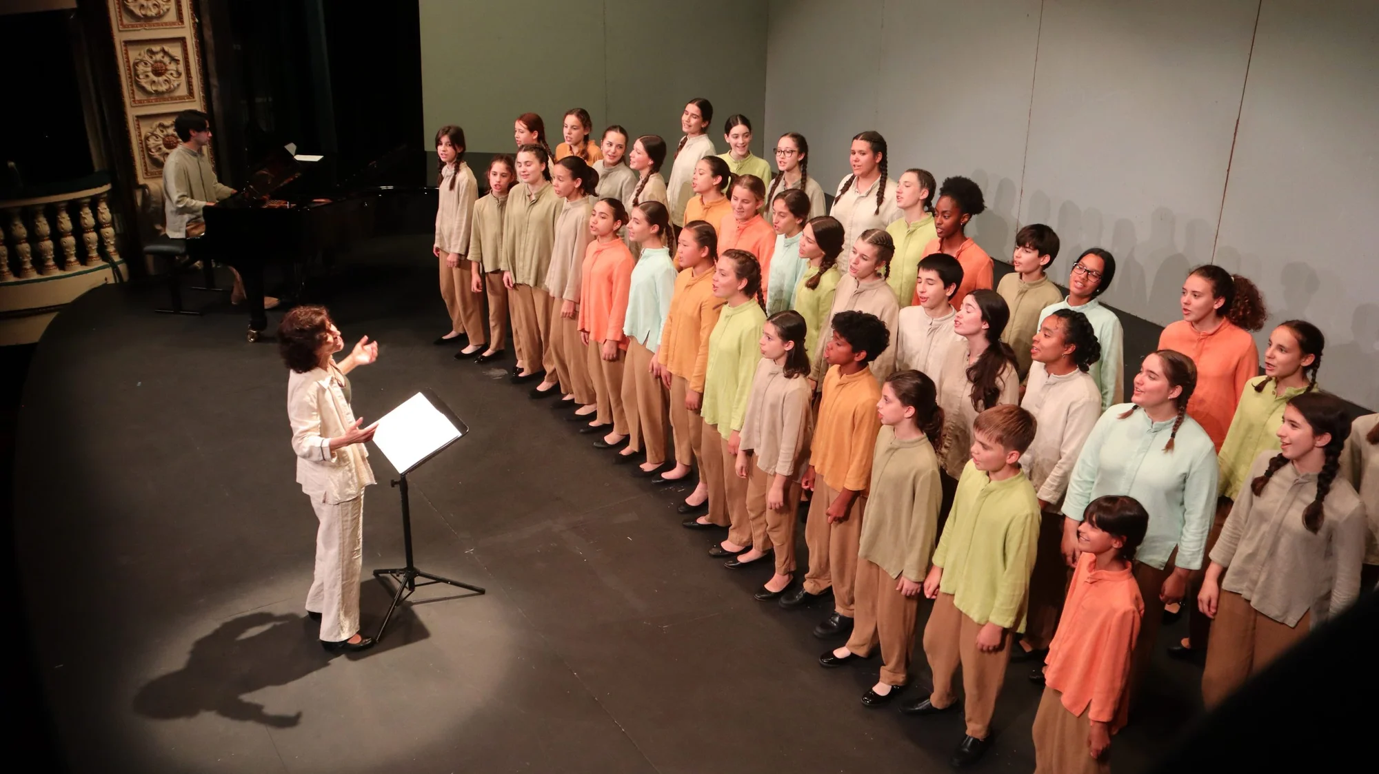 Pequeños Cantores de la ORCAM Kids Choir photo 4