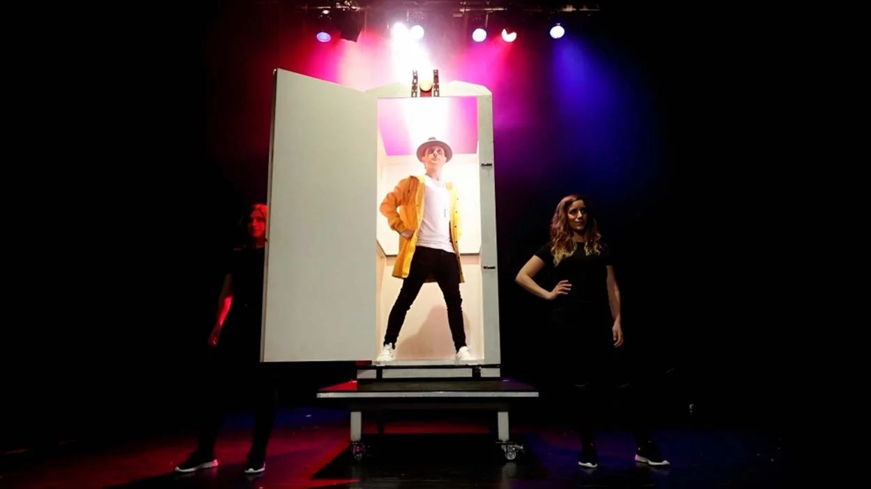 El Mago Invisible: Teleportations and Audience Illusions photo 2