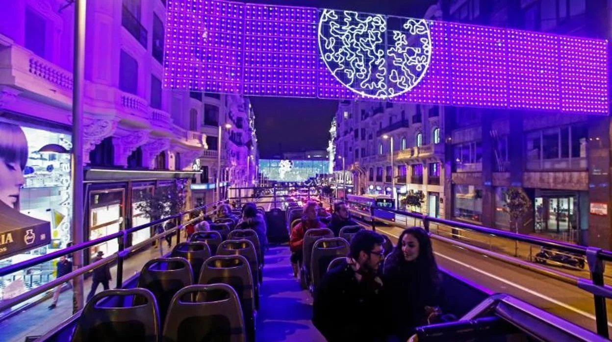 Naviluz: Open-Top Bus Tour of the Christmas Lights photo 4
