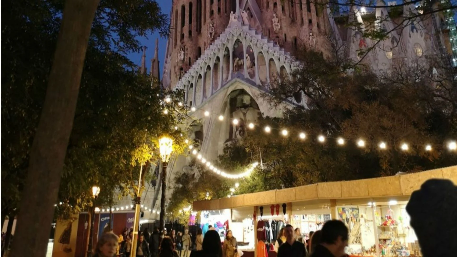 Sagrada Família Christmas Fair photo 2