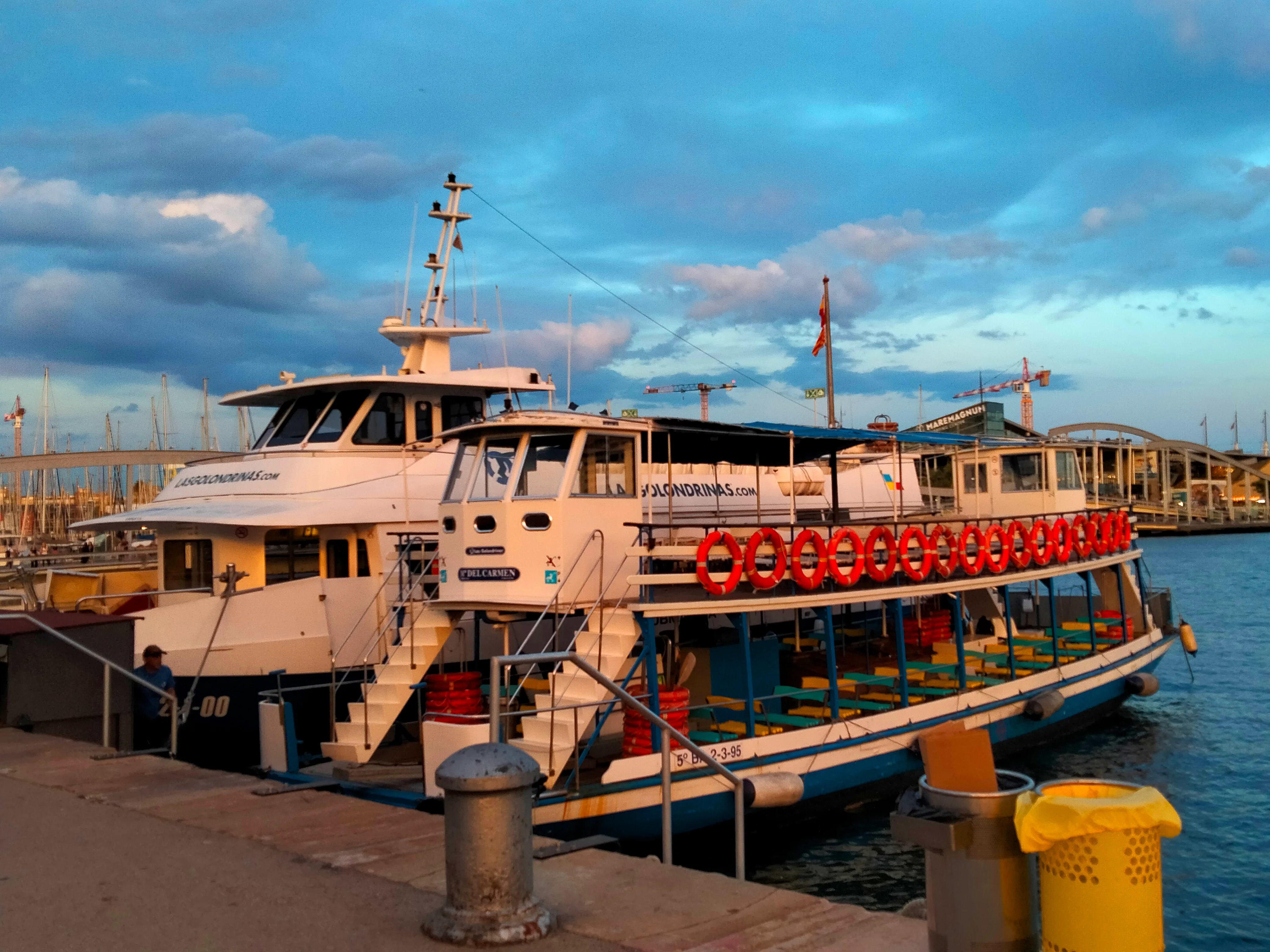 Las Golondrinas Harbor Boat photo 4