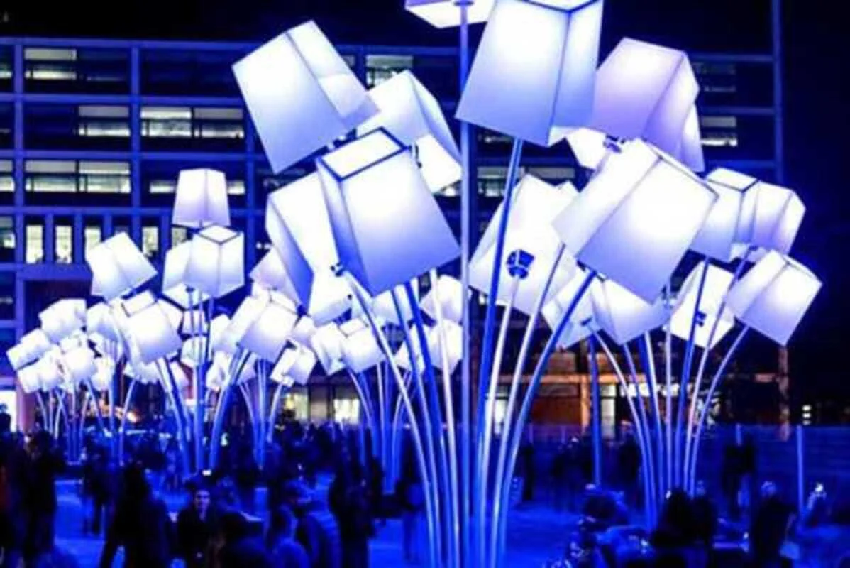 30 Light Installations Across Poblenou photo 5