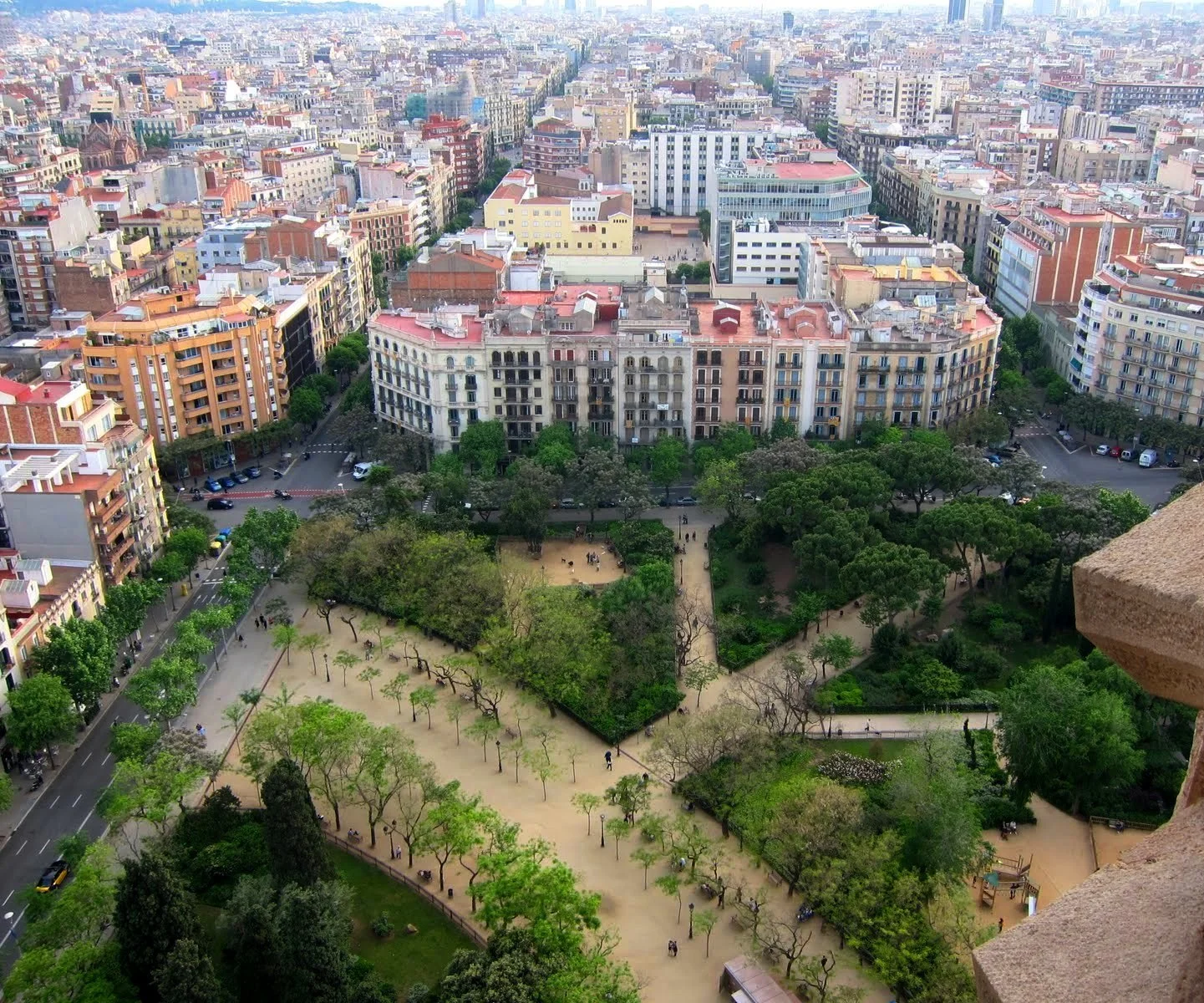 Plaça Sagrada Família Playground photo 4