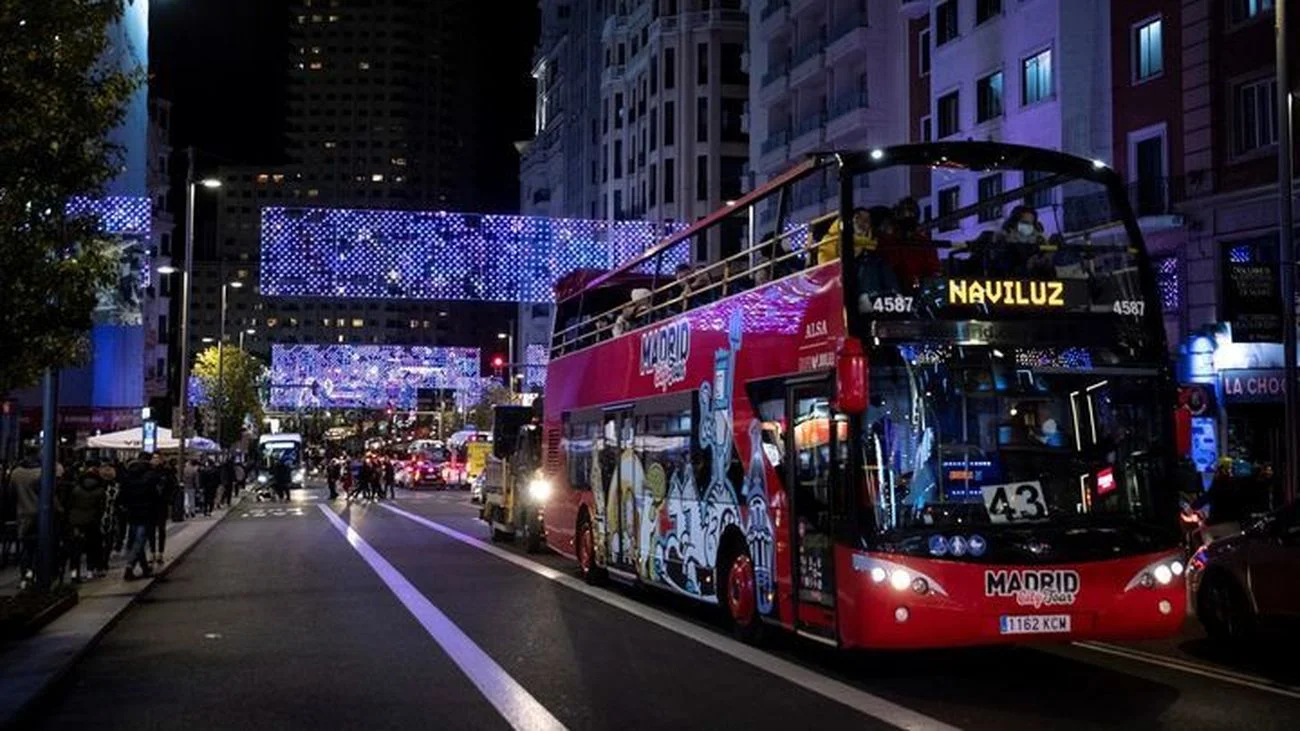 Naviluz: Open-Top Bus Tour of the Christmas Lights photo 3