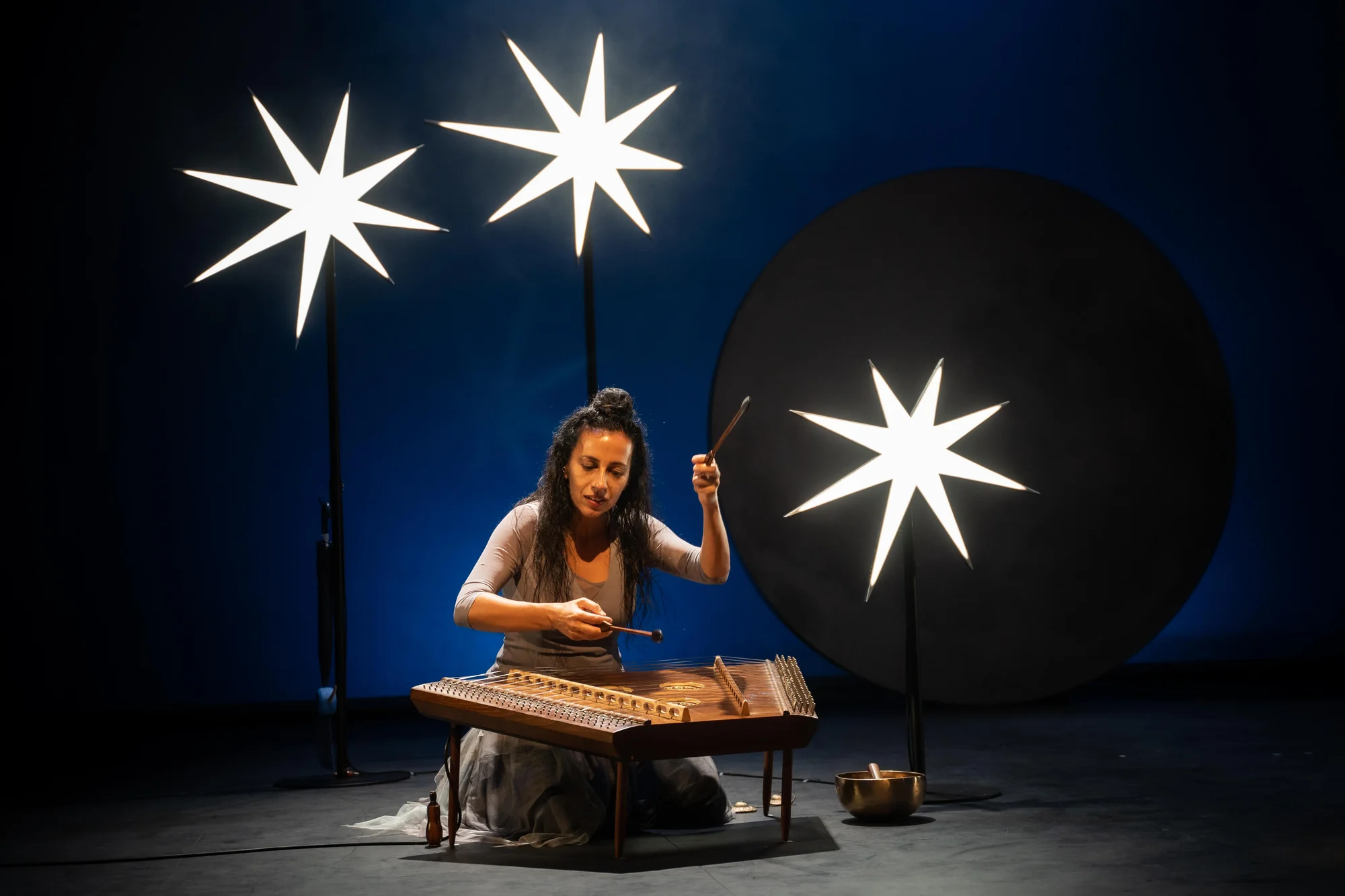 Sense lluna: A Wordless Music and Shadow Show photo 2