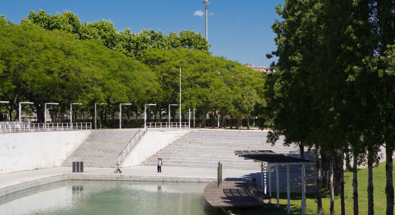Free Family Games in a Lakeside Amphitheater photo 2