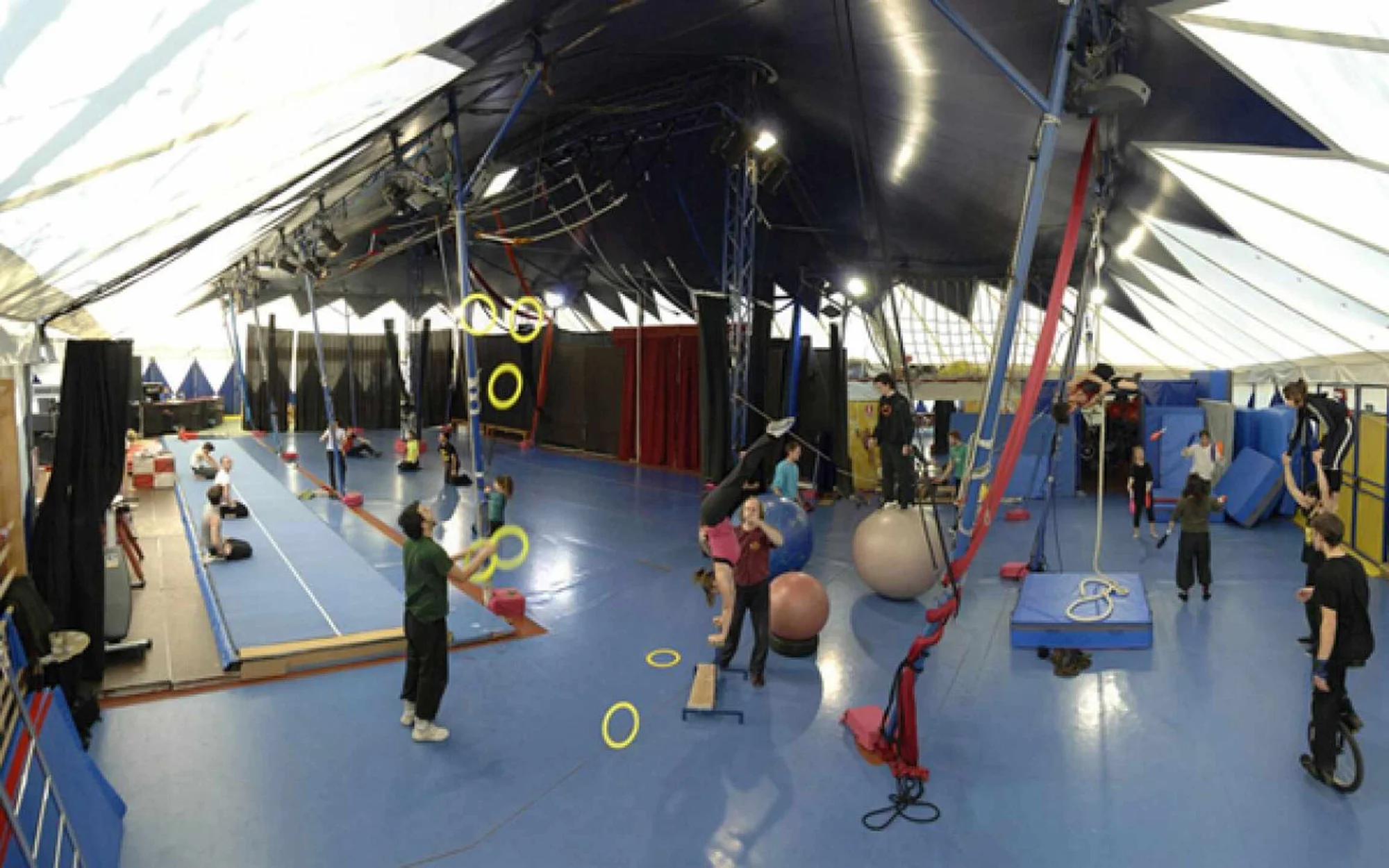 Escuela de Circo Carampa
